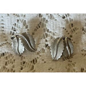 Vintage Leaf Earrings CROWN TRIFARI Signed‎ Brushed SilverTone Clip on 1"